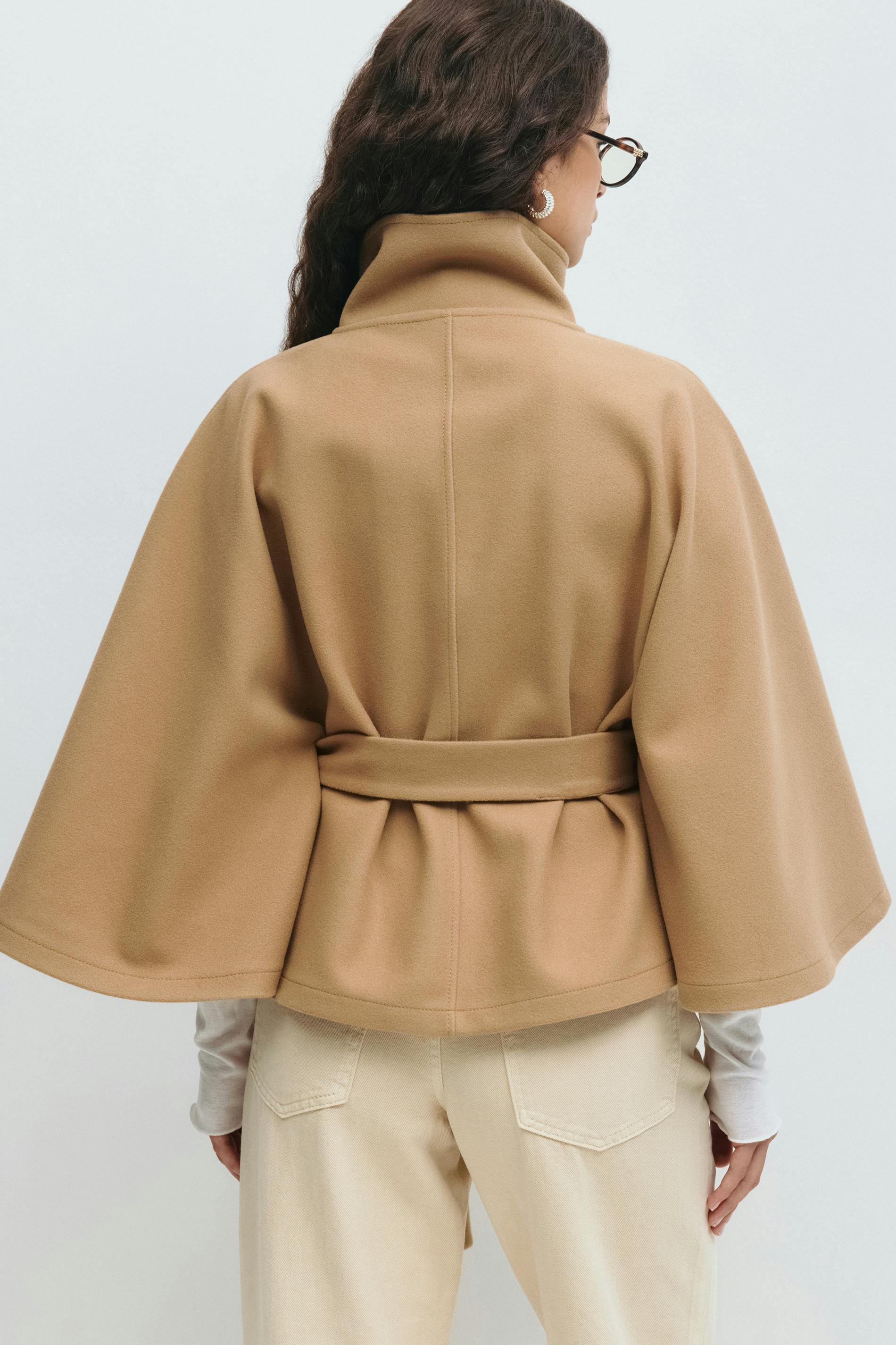 Dames Cape Jas Met Ceintuur En Hoge Kraag