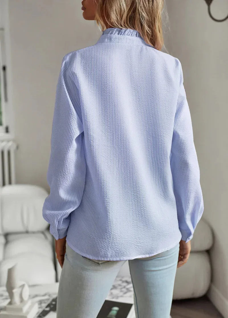 Elva Dames blouse met ruffle kraag en ribstructuur