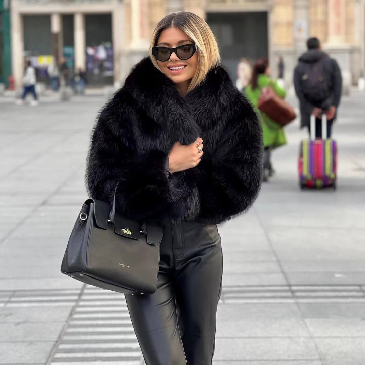 Isabelle Korte dames jas met zachte bontlook