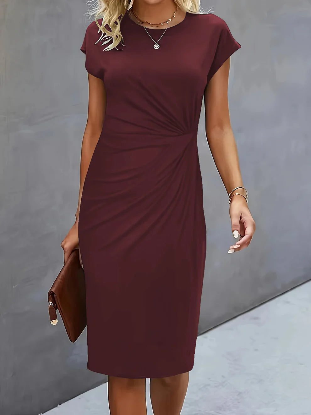 Lenora Dames midi jurk met korte mouwen en plooidetail