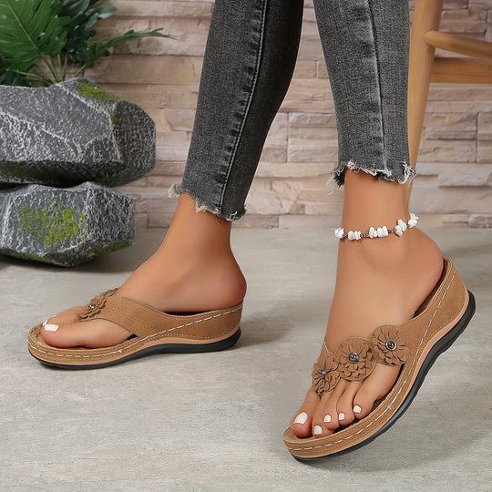 Lianna Dames teenslippers met bloemen