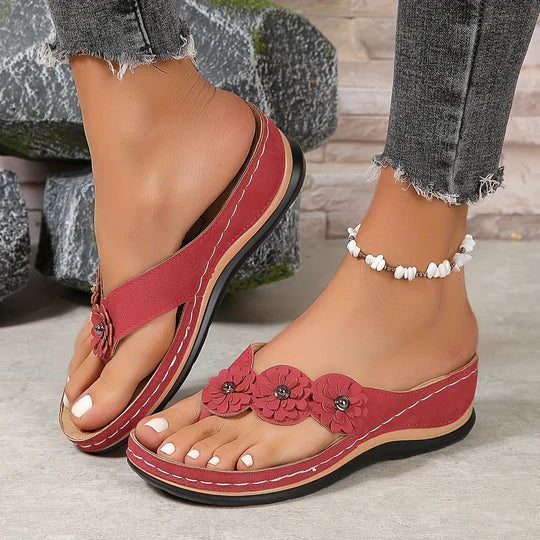 Lianna Dames teenslippers met bloemen