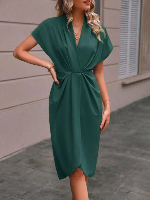 Saphira Dames midi jurk met V-hals en geplooide taille