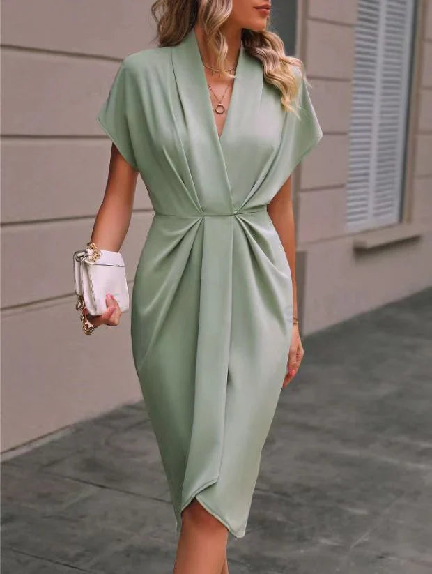 Saphira Dames midi jurk met V-hals en geplooide taille
